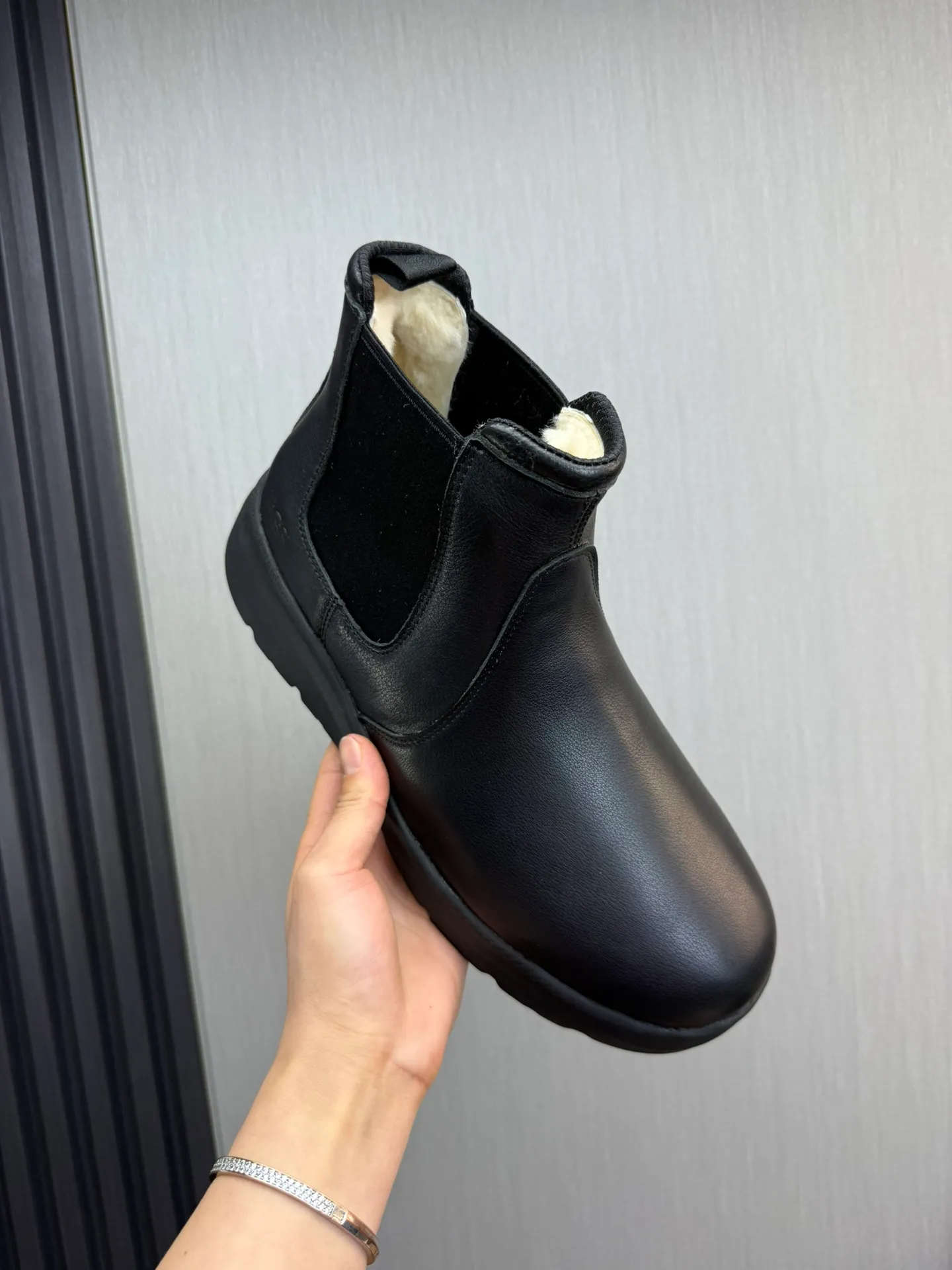 Men's shoes 💰480💰 [UGG] Hot winter warm boots 🐑Purely hand-stitched! Simple and stylish design, frosted cowhide➕Comfortable and warm wool➕UGG original outsole‼ ️Soft and comfortable to wear, good warmth retention, and excellent foot feel. Regular size 41-47